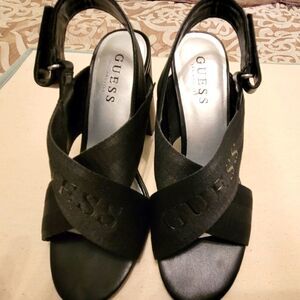 GUESS LYNNELL LOGO MULE HEELS SANDAL